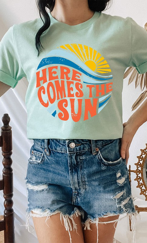 Here Comes The Sun Circle Graphic Tee Plus Size