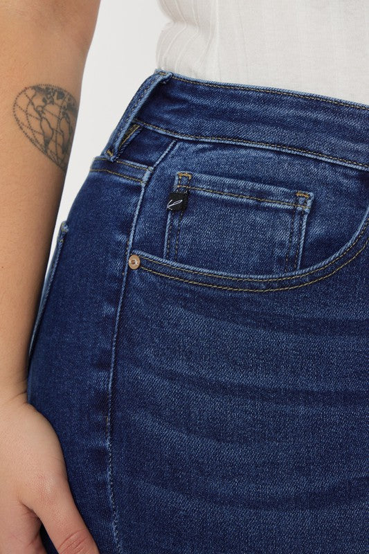 Kan Can Plus Size Slim Straight Jeans