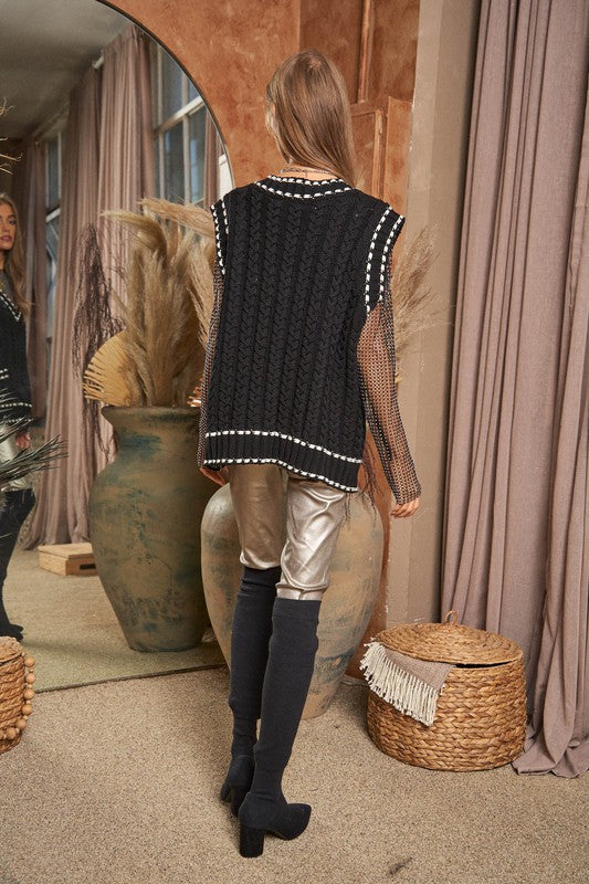 Davi & Dani V-Neck Sleeveless Pocket Detail Sweater