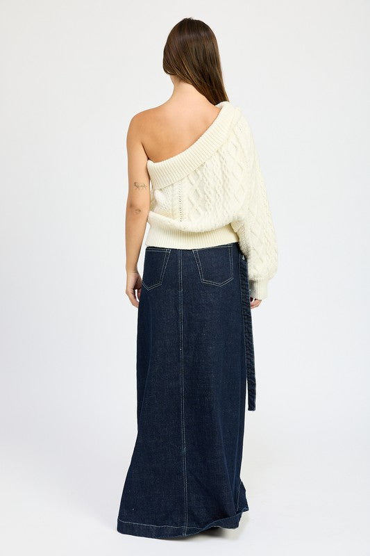 OVERSIZED ONE SHOULDER SWEATER