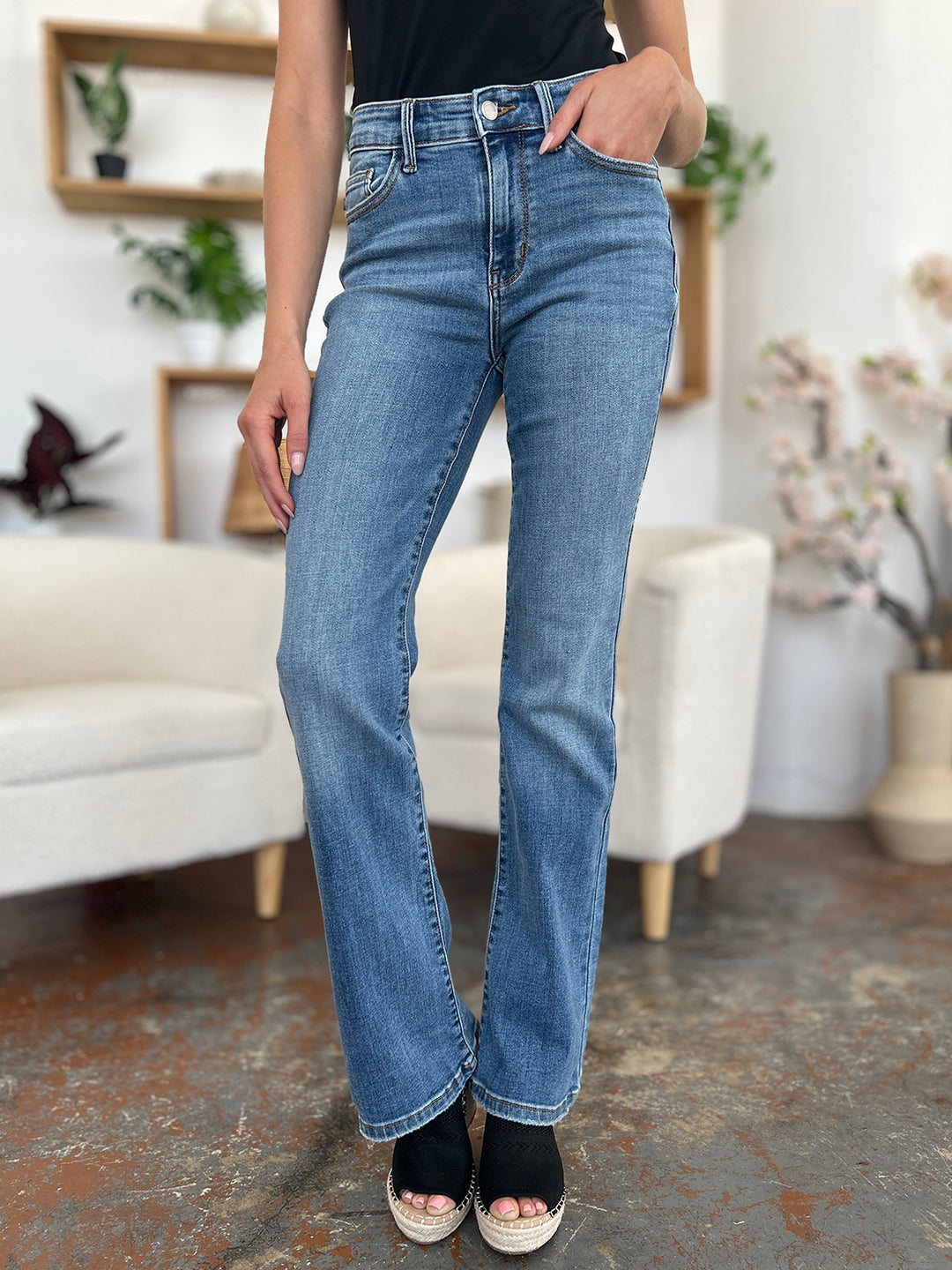 Judy Blue Mid-Rise Waist Straight Jeans