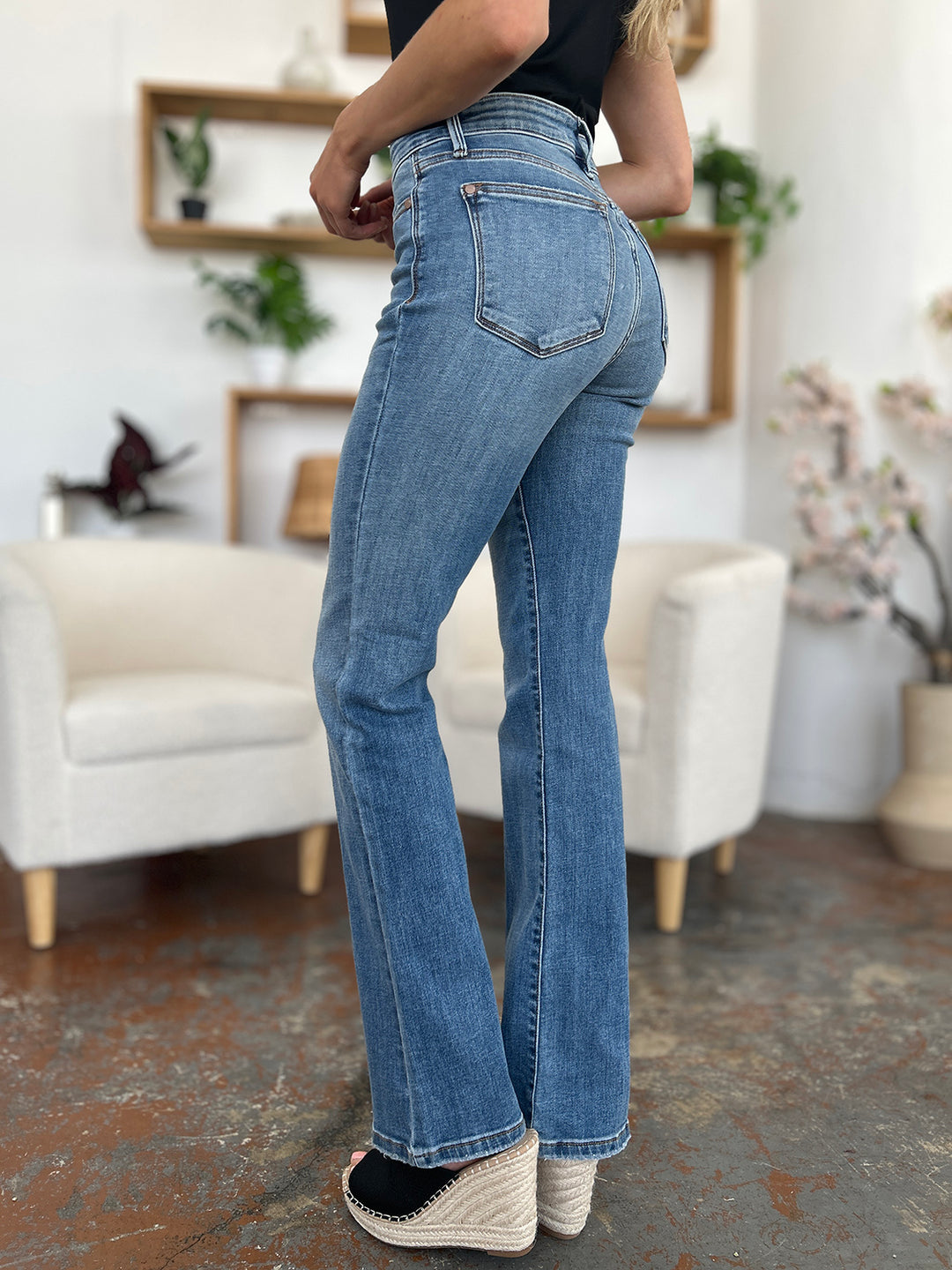 Judy Blue Mid-Rise Waist Straight Jeans