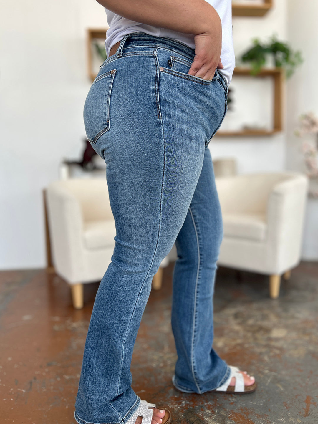 Judy Blue Mid-Rise Waist Straight Jeans