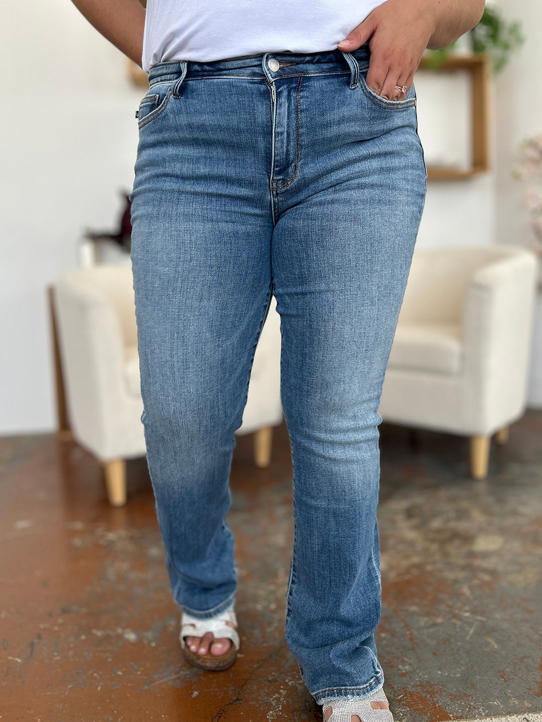 Judy Blue Mid-Rise Waist Straight Jeans