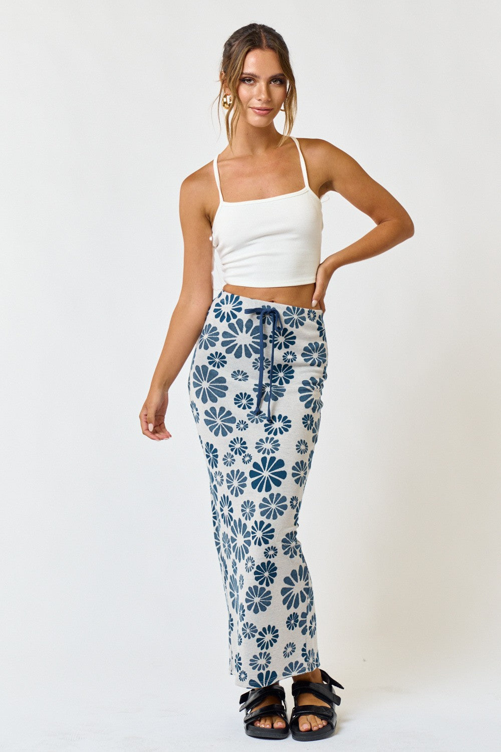 Floral Print Maxi Skirt: Slim fit with adjustable tie waist, back slit, and captivating floral design. Effortlessly stylish and machine washable for convenience. A versatile addition to your wardrobe for any occasion.